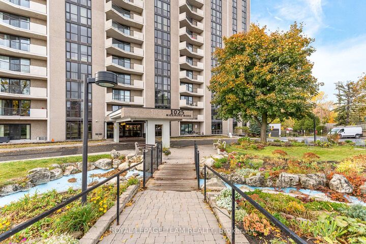 Property Photo:  1025 Richmond Road 2705  ON K2B 8G8 