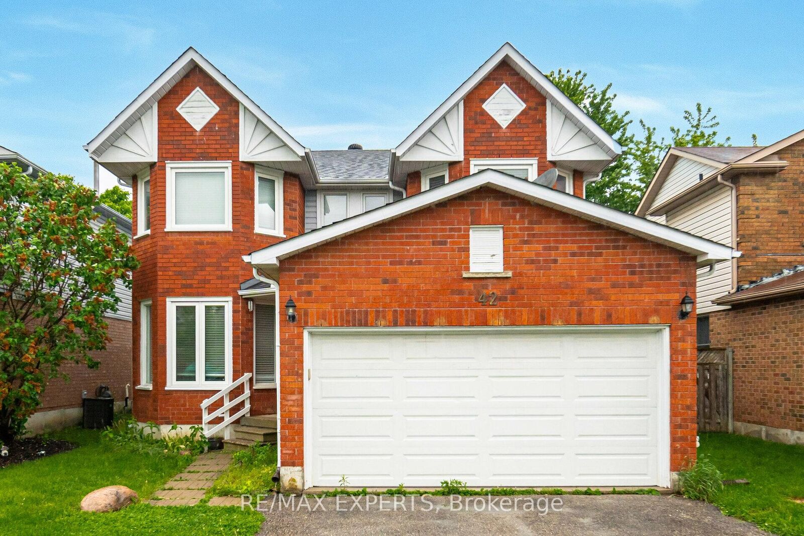 Property Photo:  42 Quance Street  ON L4N 7M3 