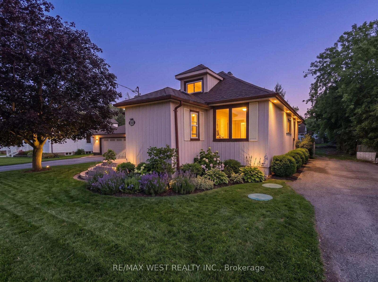 Property Photo: 7826 Yonge Street ON L9S 1L4