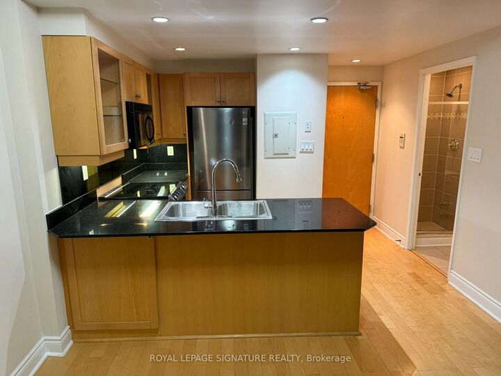 Property Photo:  80 Cumberland Street 1705  ON M5R 3N7 