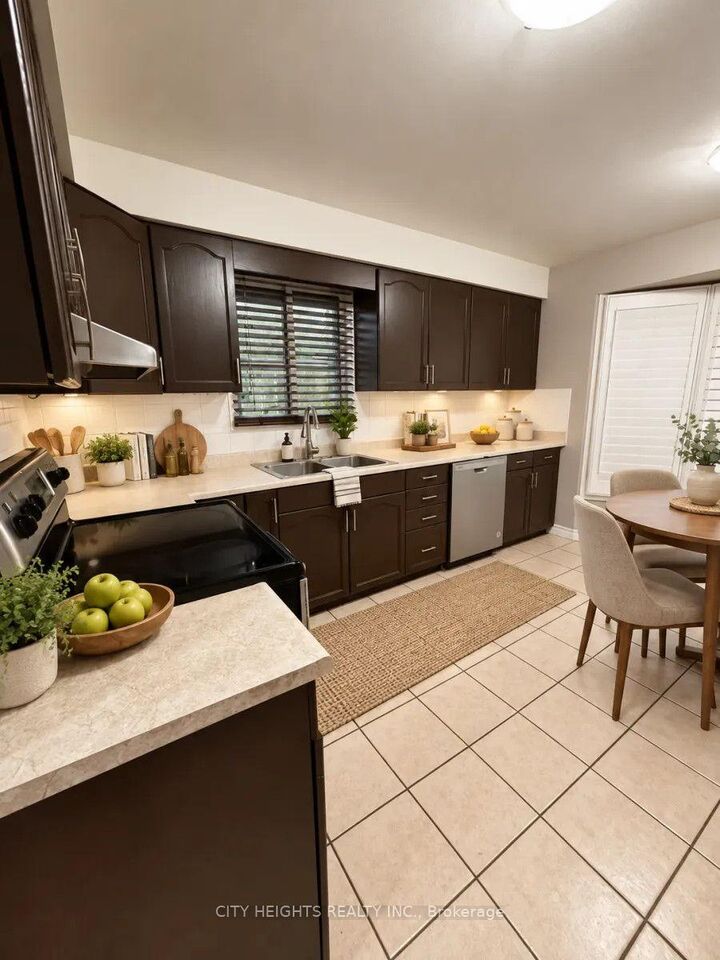 Property Photo:  173 Mayberry Court Main  ON N2K 3K2 