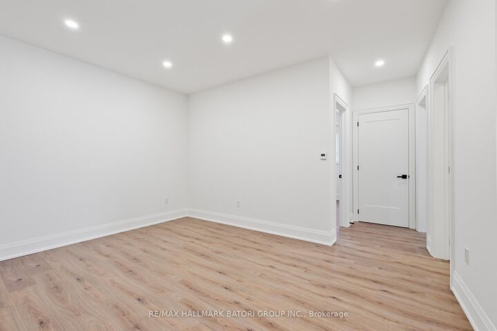 Property Photo:  18 Keewatin Avenue 2  ON M4P 1Z8 