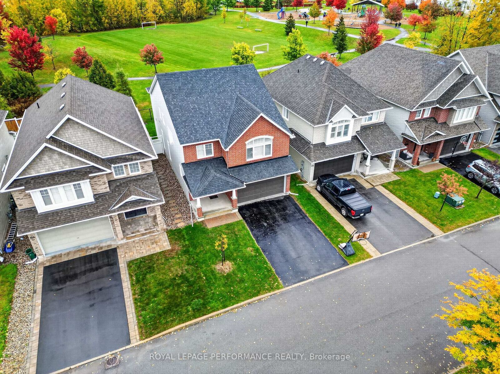 Property Photo:  816 Azure Street  ON K4A 0T7 