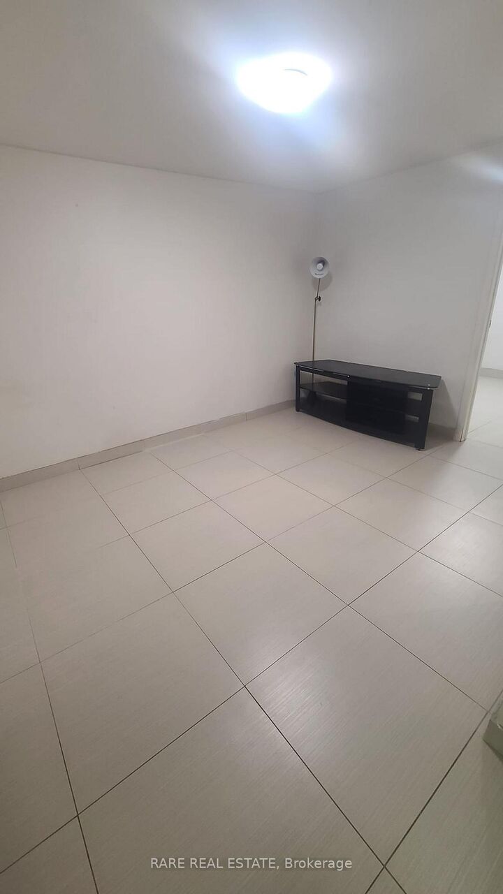 Property Photo: 42 Fordcombe Crescent Basement ON L3R 3E8