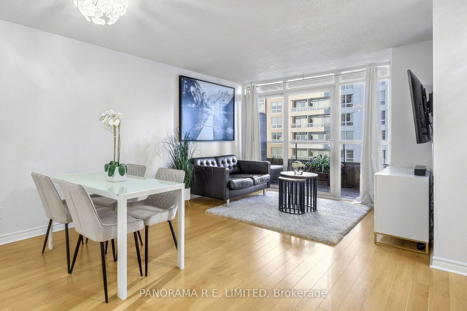 Property Photo:  5233 Dundas Street W 723  ON M9B 6M1 
