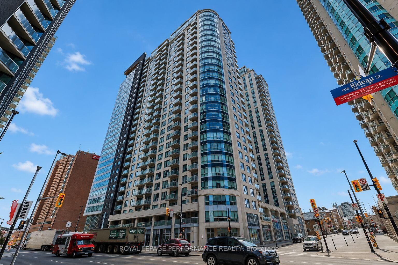 Property Photo:  242 Rideau Street 204  ON K1N 0B7 