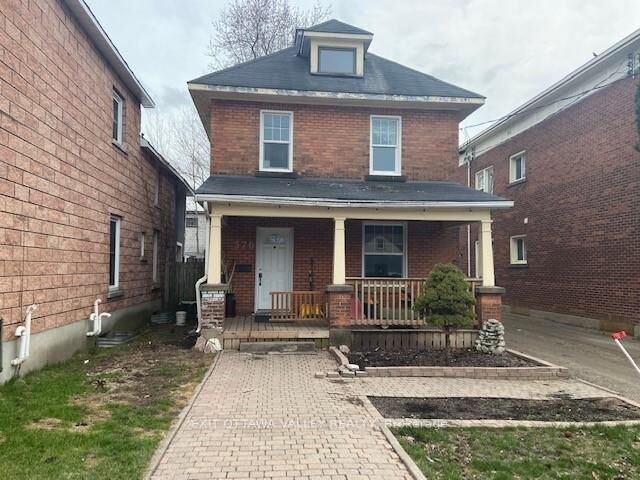 Property Photo:  376 Pembroke Street  ON K8A 5N6 