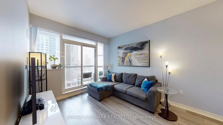 Property Photo:  349 Rathburn Road W 910  ON L5B 0G9 