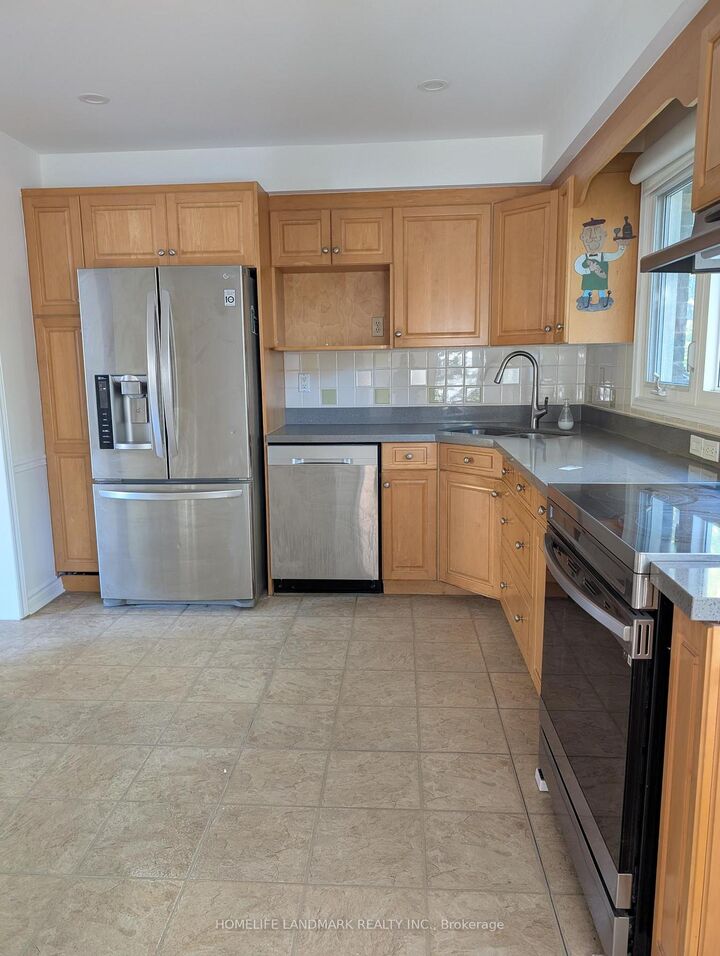 Property Photo:  77 Parkway Avenue  ON L3P 2H1 