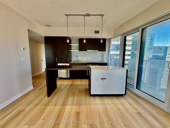 Property Photo:  88 Harbour Street 3404  ON M5J 0C3 