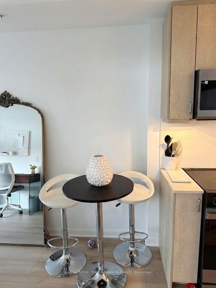 Property Photo:  223 Princess Street 424  ON K7L 1B3 