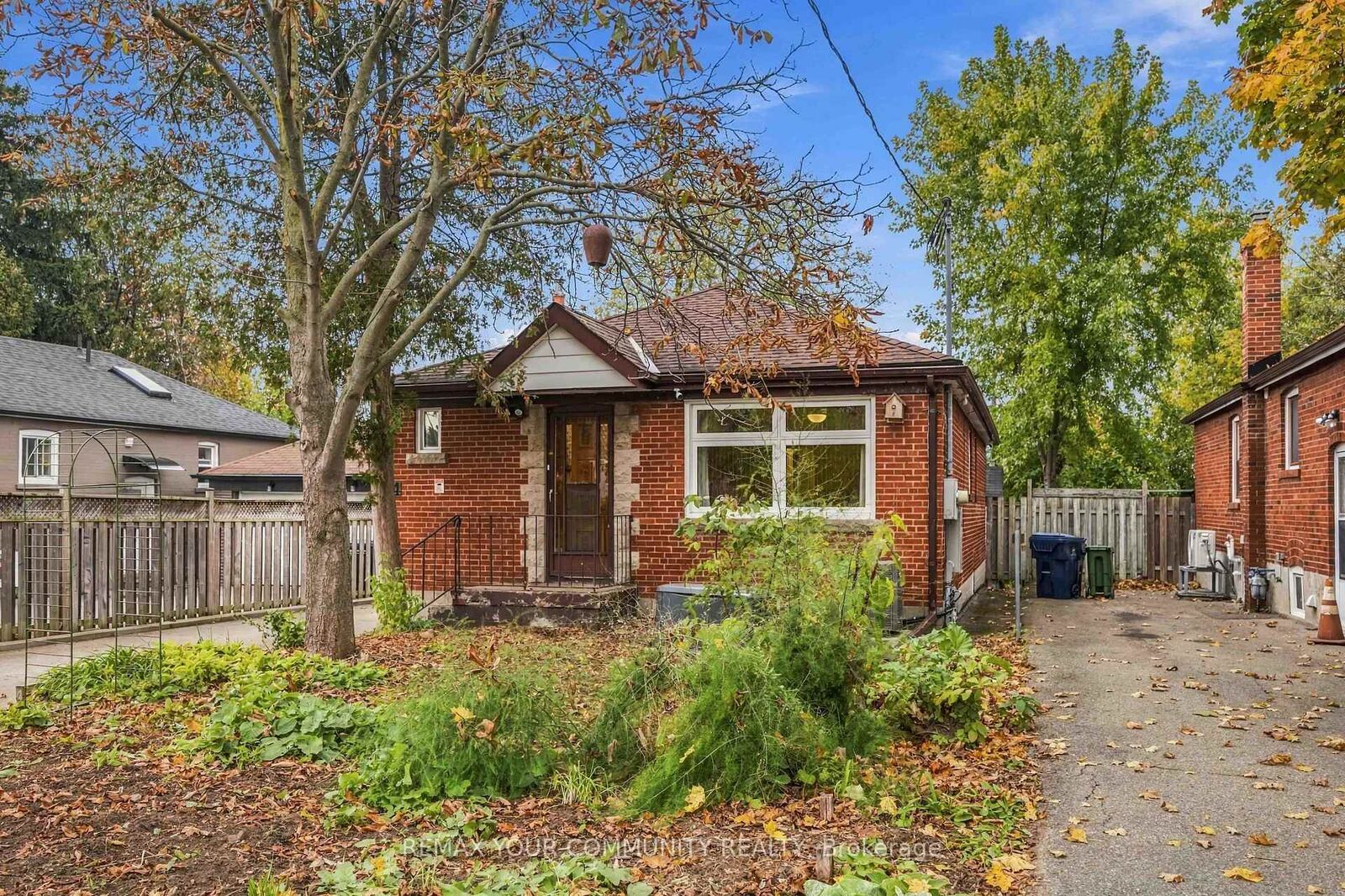 Property Photo:  4 Waltonice Road  ON M1M 3G5 