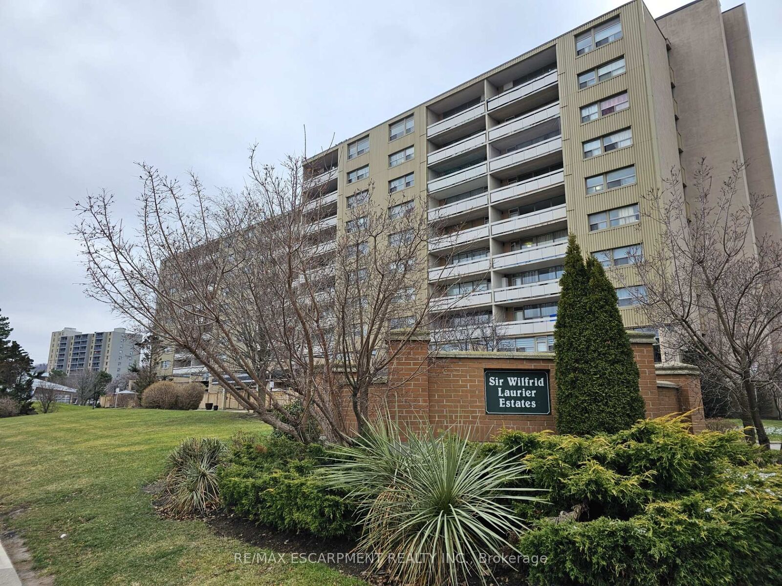 Property Photo: 15 Albright Road 1002 ON L8K 5J2