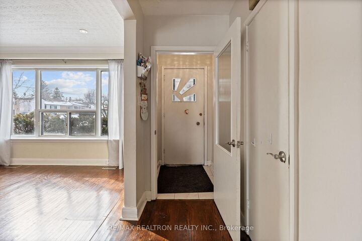 Property Photo:  200 Acton Avenue Main  ON M3H 4H5 