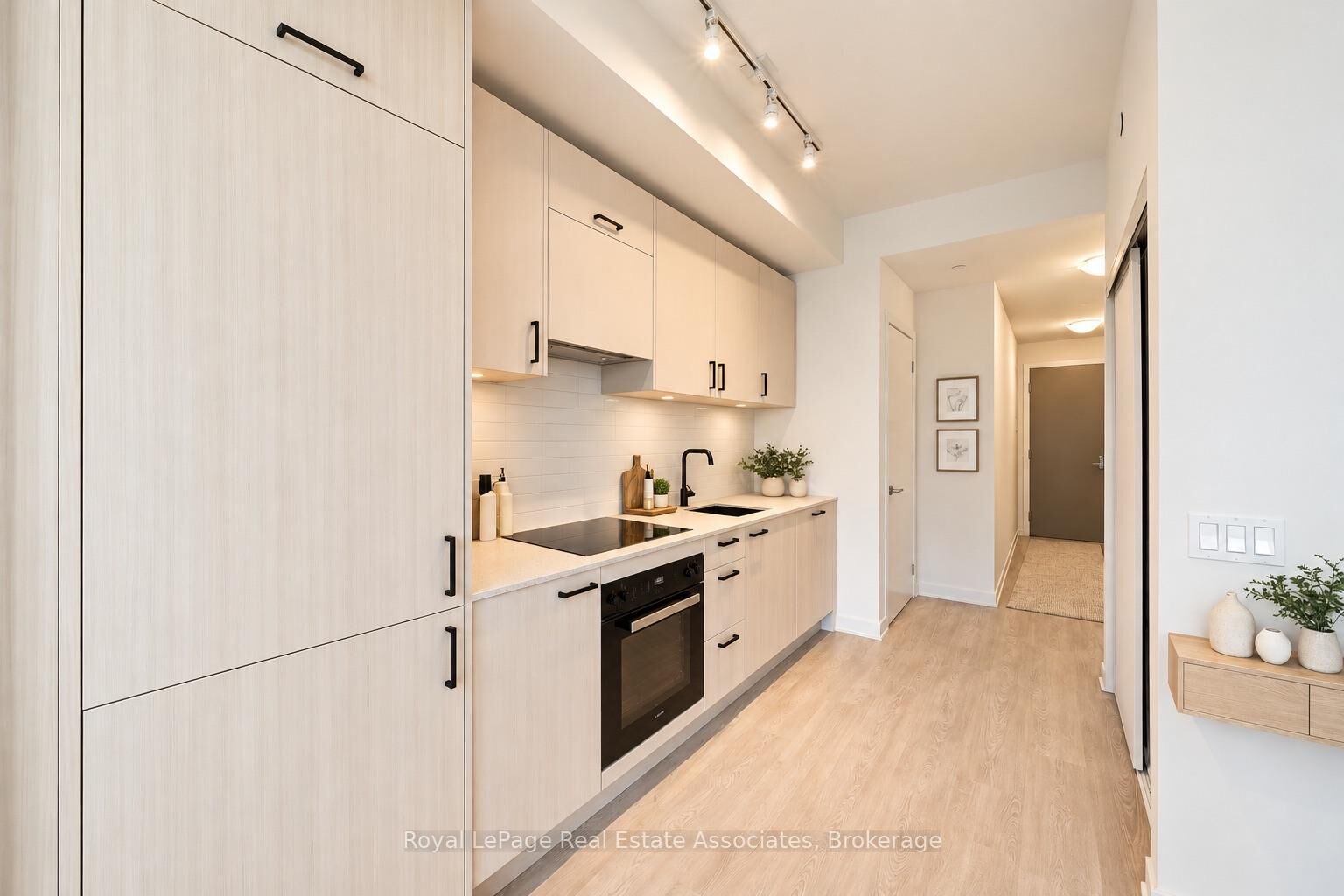 Property Photo:  1 Quarrington Lane 1004  ON M3C 0S4 