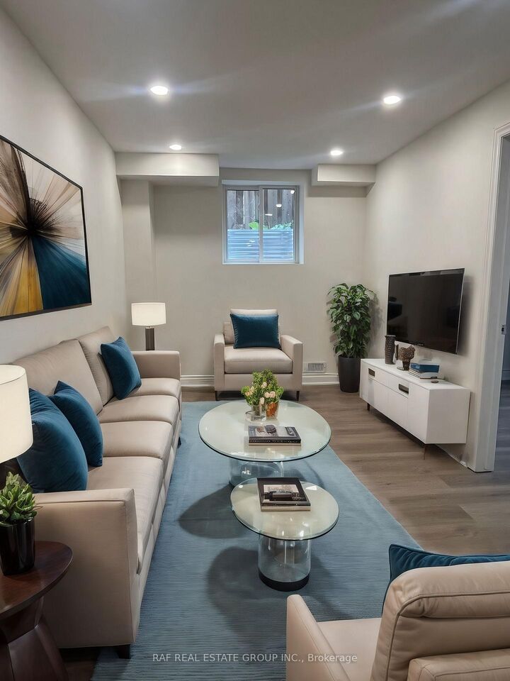 Property Photo:  1067 Easterbrook Crescent  ON L9T 0C4 