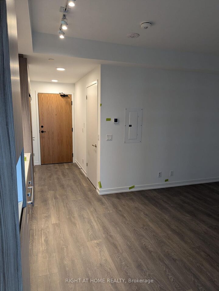 Property Photo:  8 Beverley Glen Blvd Boulevard C305  ON L4J 8N8 