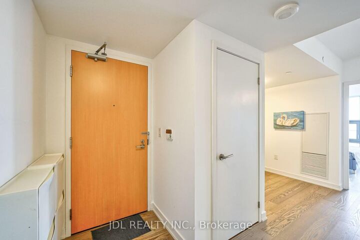 Property Photo: 11 Wellesley Street W 4106 ON M4Y 0G4