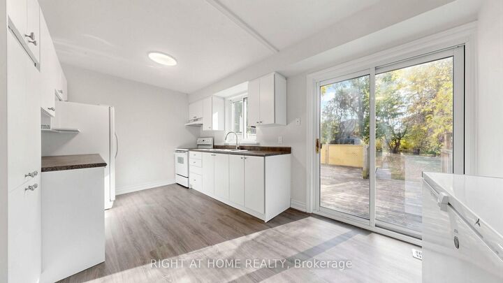 Property Photo:  163 Bayview Avenue  ON L4P 2T1 