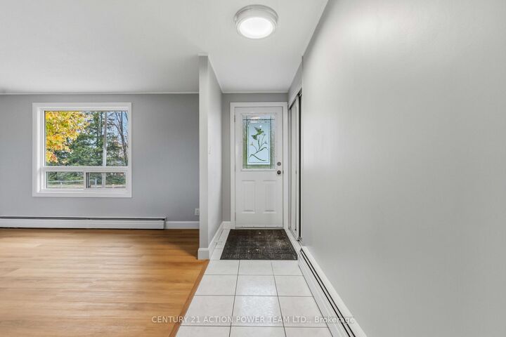 Property Photo:  1512 Blackheath Street  ON K1E 1K7 