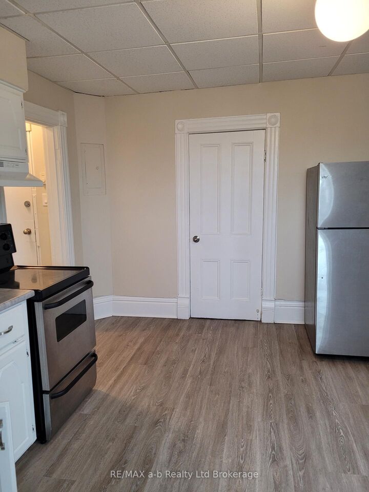 Property Photo:  350 Dundas Street 4  ON N4S 1B4 