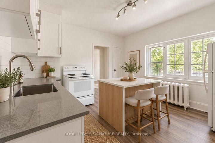 Property Photo:  388 Palmerston Boulevard 2A  ON M6G 2N6 