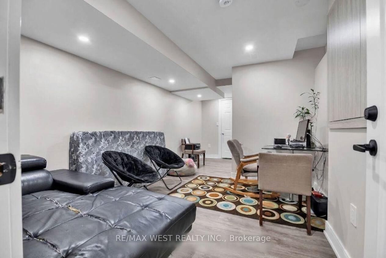 Property Photo:  42 Russell Creek Drive  ON L6R 3Y9 