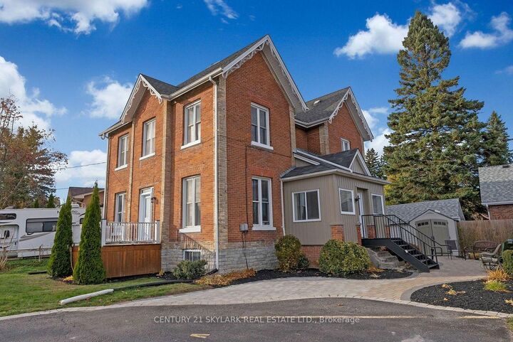 Property Photo:  8 Wellington Street 3  ON L1C 1V2 