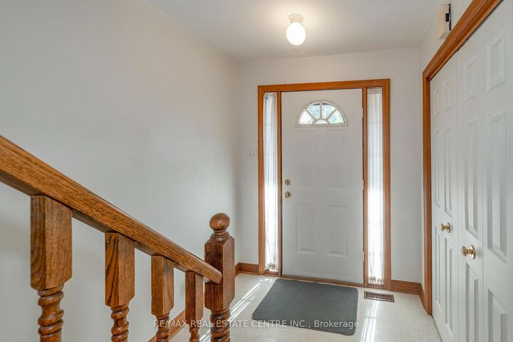 Property Photo:  2 Walker Court  ON L3M 5J5 