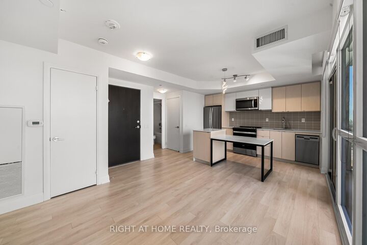 Property Photo:  1461 Lawrence Avenue 1511  ON M6L 0A6 