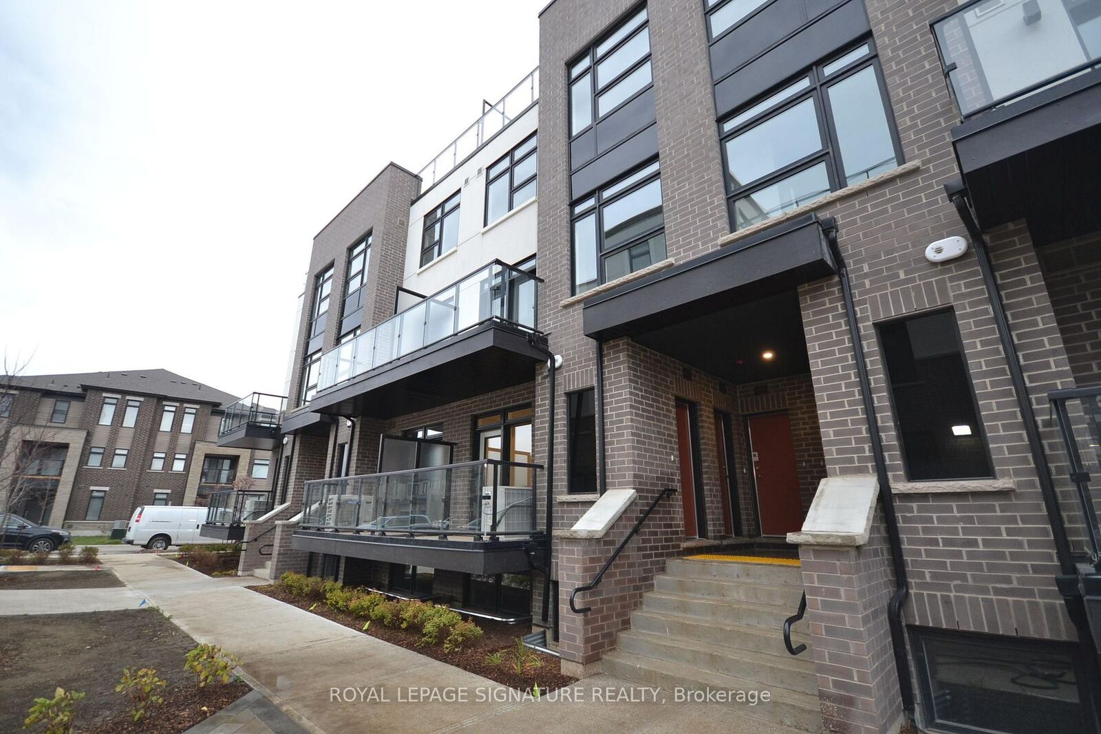 Property Photo:  1573 Rose Way 107  ON L9E 1N4 