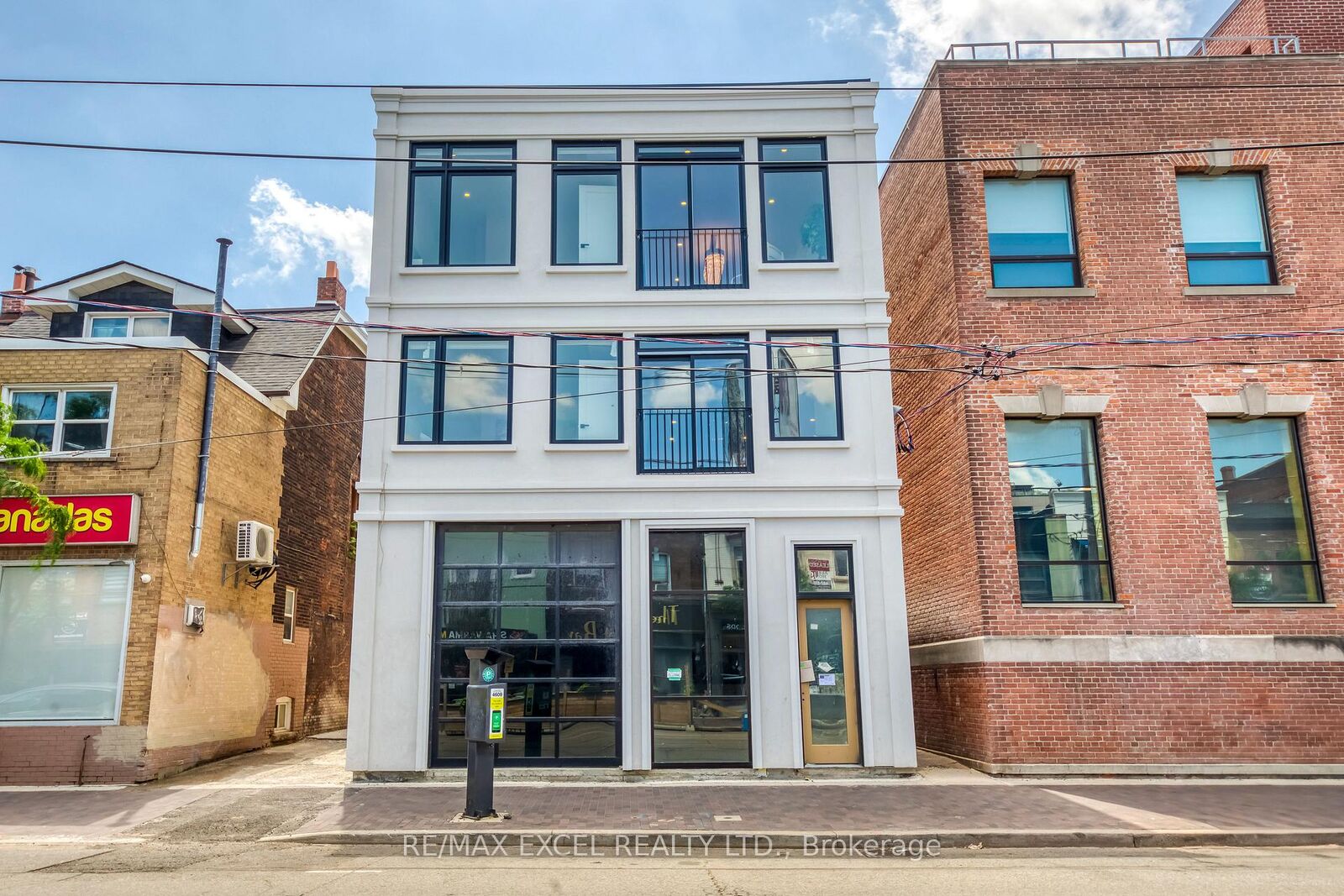 Property Photo:  923 College Street Unit C  ON M6H 1A1 
