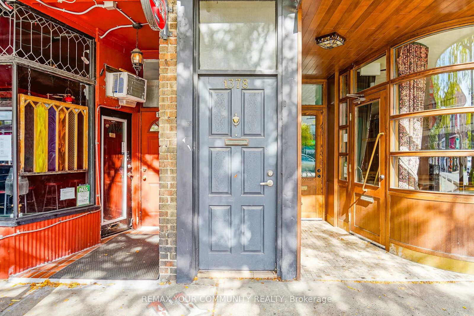 Property Photo:  1378 Danforth Avenue Room 2  ON M4J 3V9 