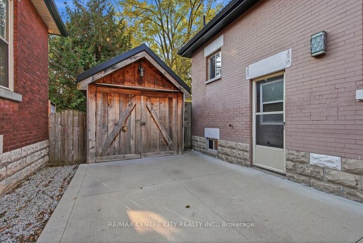 Property Photo:  355 Oakland Avenue  ON N5W 4J8 