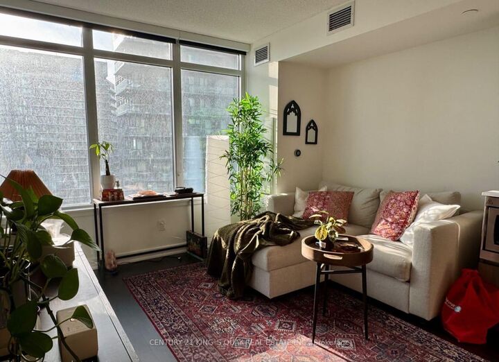 Property Photo:  19 Bathurst Street 1915  ON M5V 0N2 
