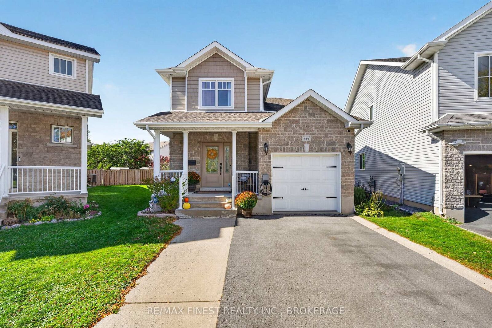 Property Photo:  726 Margaret Way  ON K7K 0B9 