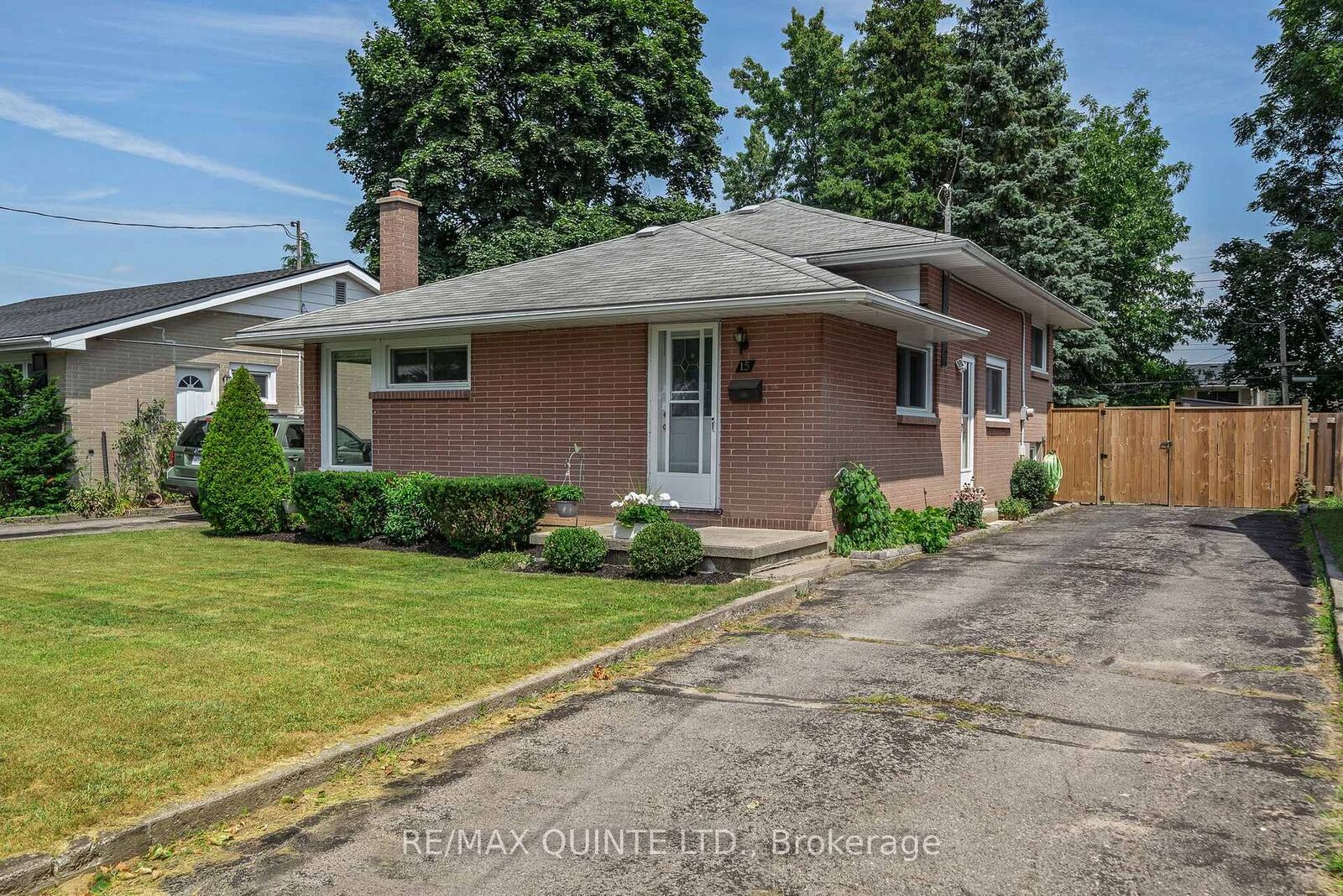 Property Photo:  15 Linton Park Road  ON K8N 4K7 