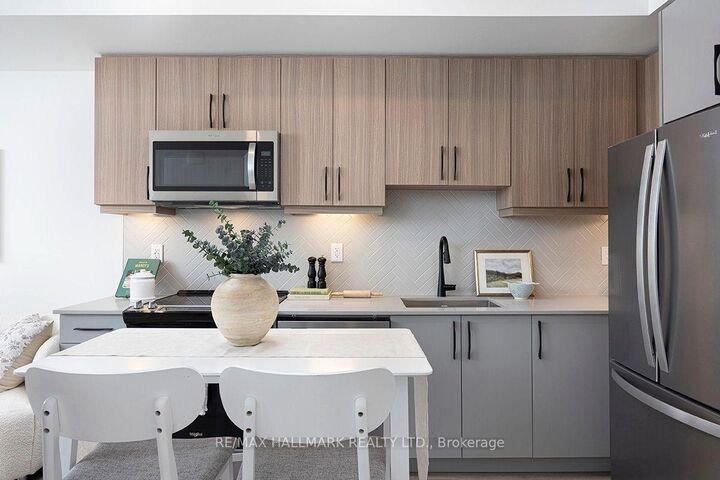Property Photo: 15 Brenthall Avenue W 2 ON M2R 0B3