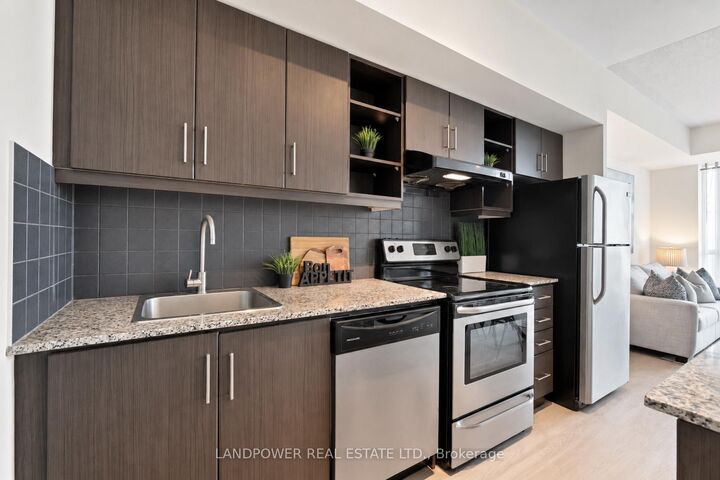 Property Photo:  35 Brian Peck Crescent 817  ON M4G 0A5 