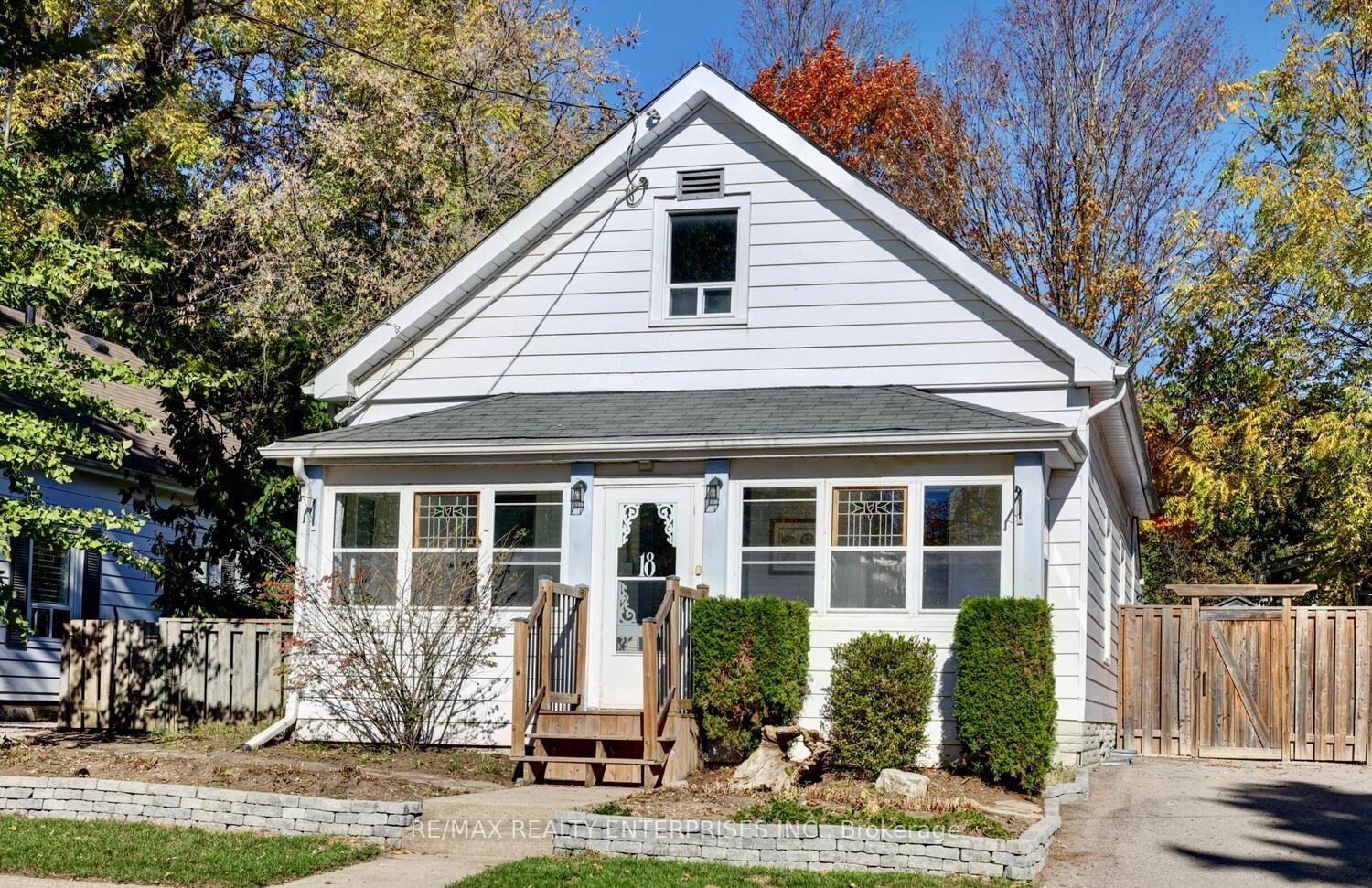 Property Photo:  18 Murdock Street  ON L7G 3L8 