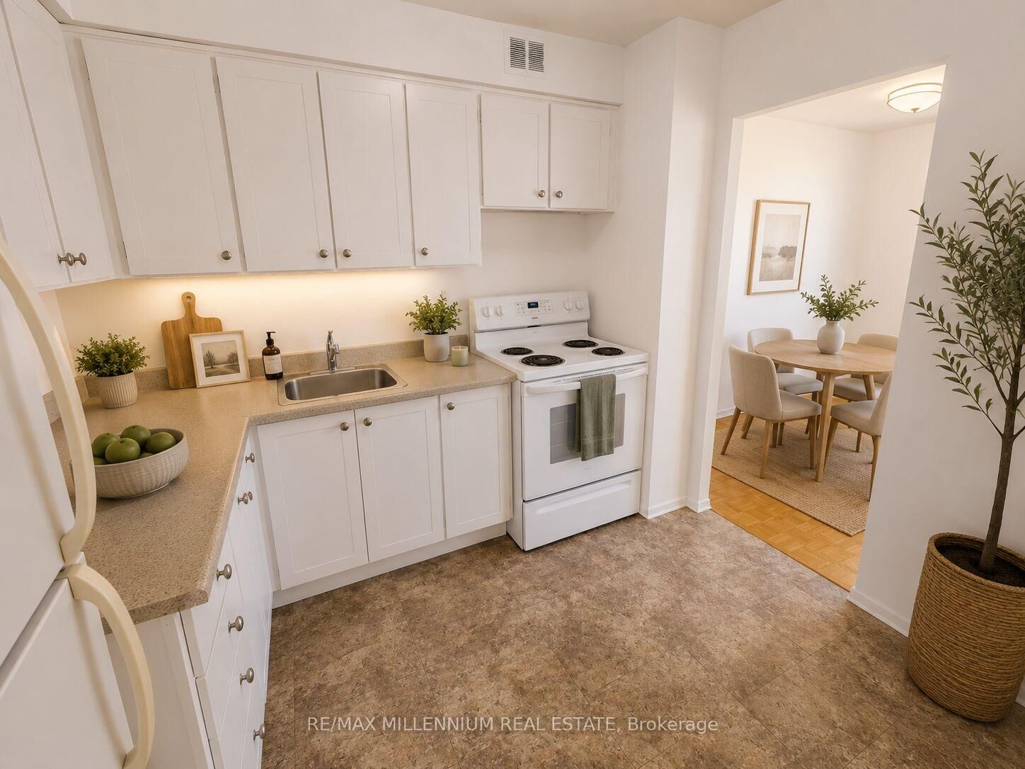 Property Photo:  250 Frederick Street 502  ON N2H 2N1 