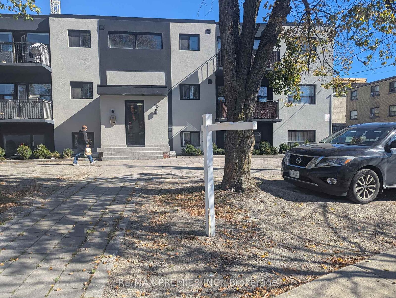 Property Photo:  15 Wilmington Avenue B1  ON M3H 5H7 