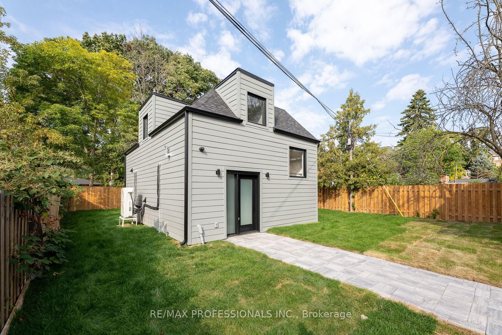Property Photo: 38 Thirty Third Street Grdnsuite ON M8W 3H1