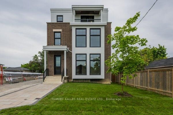 Property Photo: 165 Spalding Road 2 ON M3K 1K3