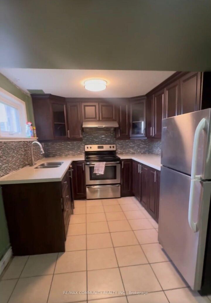 Property Photo:  77 Wandering Trail Bsmt  ON M1X 1K1 