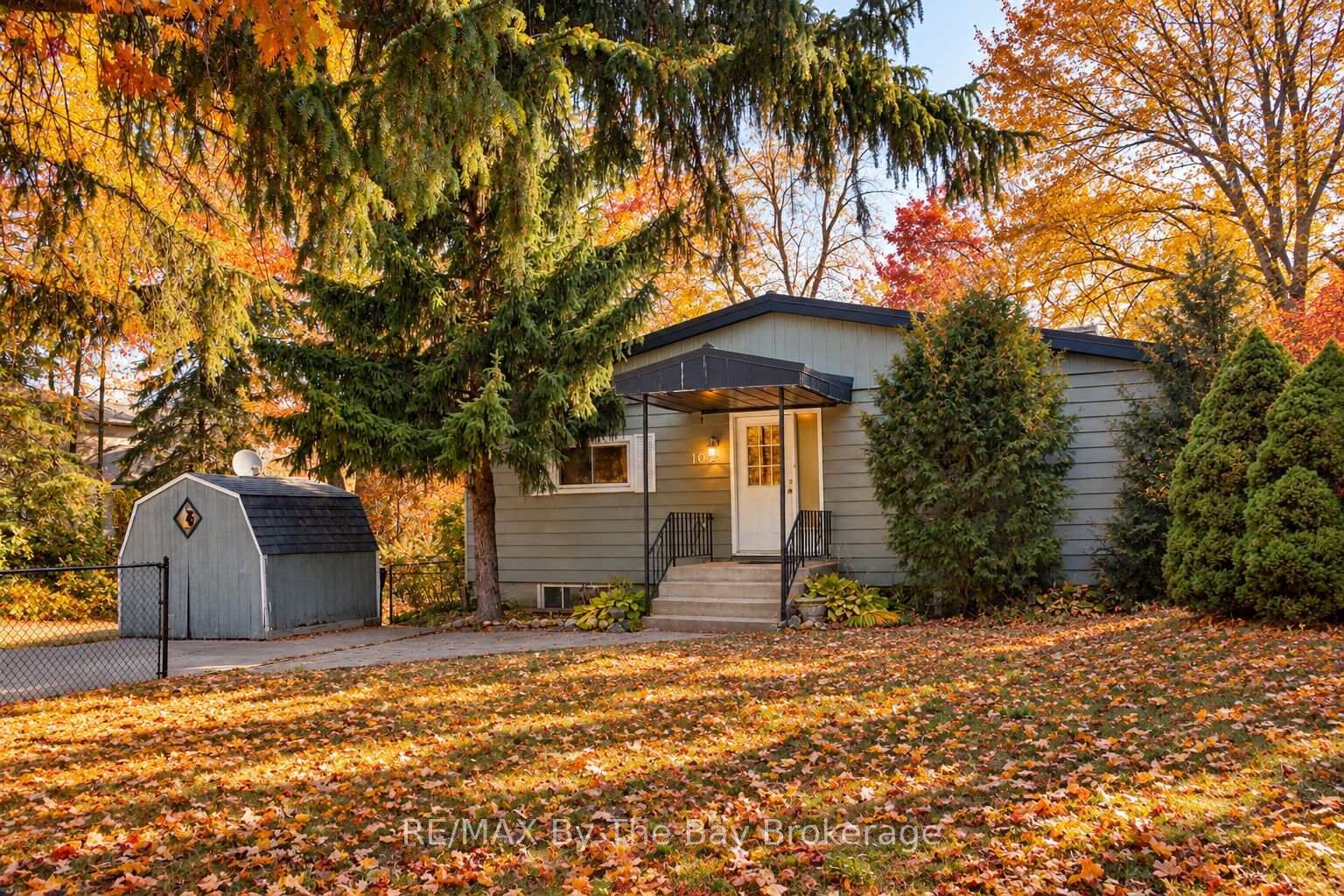 Property Photo:  103 Sunnidale Road S  ON L9Z 2S9 