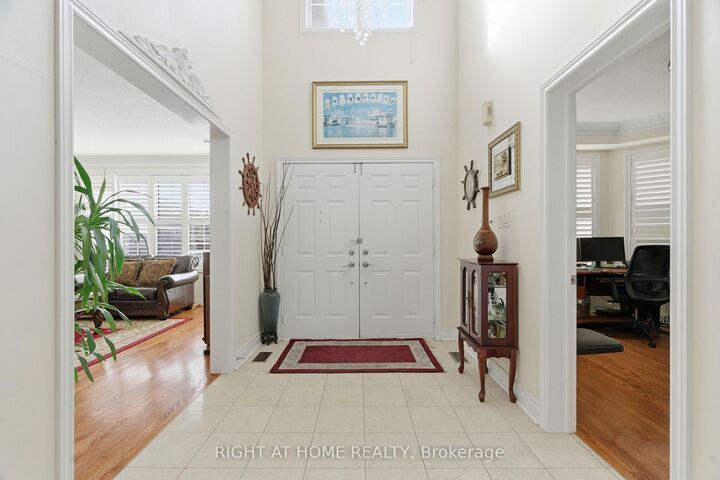 Property Photo:  284 Maple Leaf Drive  ON M6L 1P3 