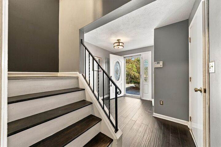 Property Photo:  152 Aberdeen Dr  PA 15237 