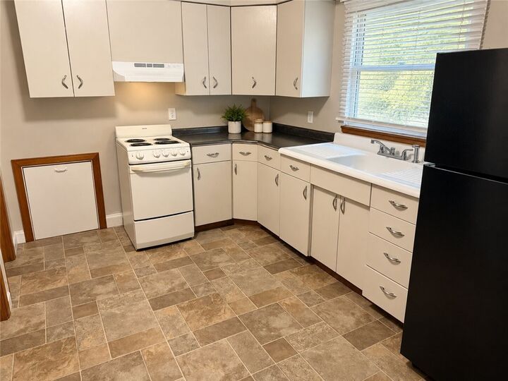Property Photo: 2551 Tilbrook Road B PA 15146