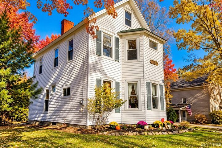 Property Photo:  424 Oakwood Avenue  NY 14052 